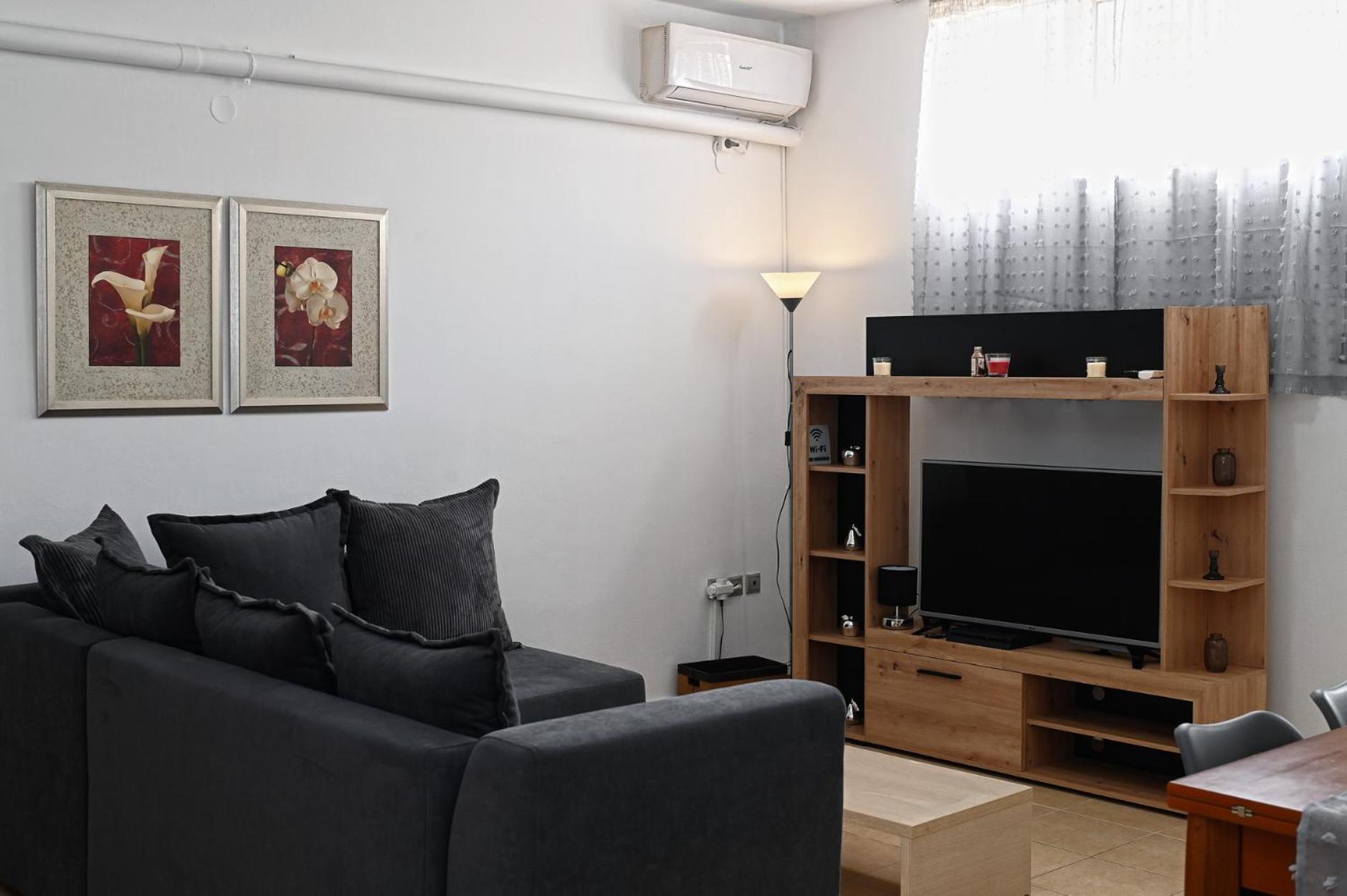 Oasis Lower Ground Floor Apartment 阿尔戈斯 外观 照片